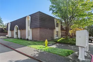 11006 NE 68th St, Kirkland, WA 98033 - Photo 2