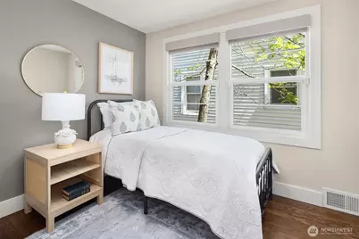549 N 77th Street, Seattle, WA 98103 - Photo 16