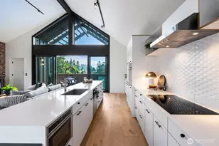 4566 Flying Goat Ave NE, Bainbridge Island, WA 98110 - Photo 2