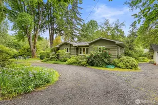 10218 NE Pine Way, Bainbridge Island, WA 98110 - Photo 2