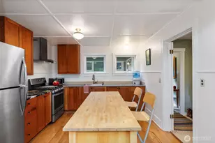 10218 NE Pine Way, Bainbridge Island, WA 98110 - Photo 10