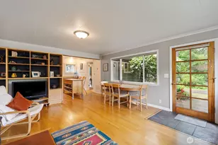 10218 NE Pine Way, Bainbridge Island, WA 98110 - Photo 8