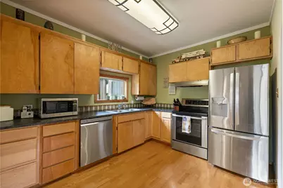 827 99th St S, Tacoma, WA 98444 - Photo 8