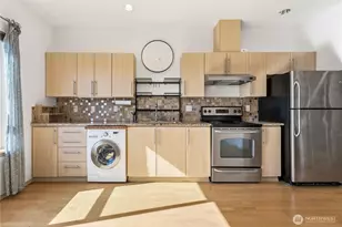 424 N 85th St, Seattle, WA 98103 - Photo 8