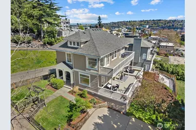 920 4th Avenue N, Seattle, WA 98109 - Photo 8