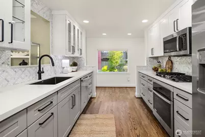 2702 4th Avenue W, Seattle, WA 98119 - Photo 6