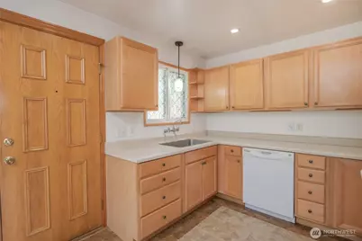 2022 S 108th Street, Seattle, WA 98168 - Photo 6