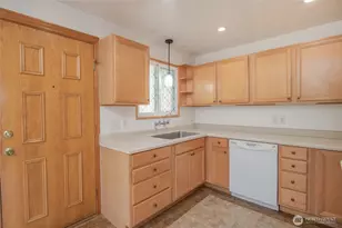 2022 S 108th St, Seattle, WA 98168 - Photo 6