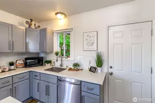 606 S 61st St, Tacoma, WA 98408 - Photo 12