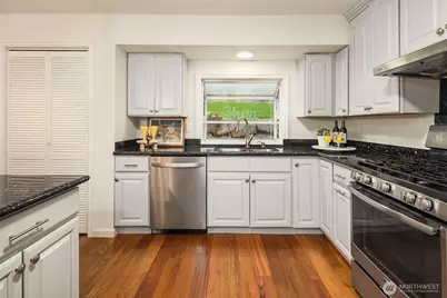 2805 112th Avenue SE, Bellevue, WA 98004 - Photo 8
