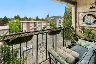 9710 Greenwood Ave N, Seattle, WA 98103 - Photo 20