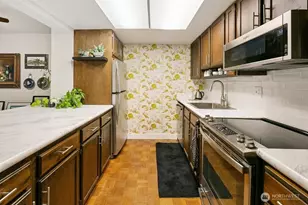 9710 Greenwood Ave N, Seattle, WA 98103 - Photo 8