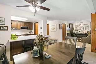 9710 Greenwood Ave N, Seattle, WA 98103 - Photo 14