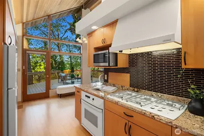7931 E Mercer Way, Mercer Island, WA 98040 - Photo 14