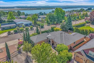 1410 SE Columbia Crest Ct, Vancouver, WA 98664 - Photo 2