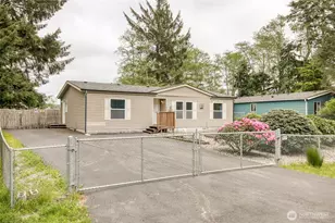 636 Chenois Ave NE, Ocean Shores, WA 98569 - Photo 1