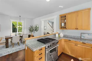 9039 North Town Dr NE, Bainbridge Island, WA 98110 - Photo 10