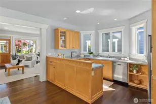 9039 North Town Dr NE, Bainbridge Island, WA 98110 - Photo 14