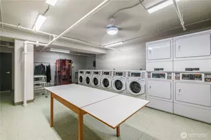308 E Republican St, Seattle, WA 98102 - Photo 24