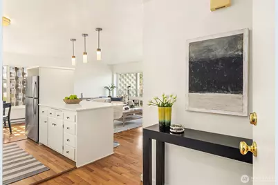 2524 Boyer Avenue E #446, Seattle, WA 98102 - Photo 2