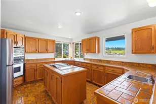 2198 Aurora Ct, Oak Harbor, WA 98277 - Photo 12
