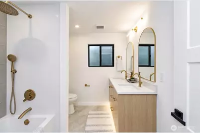 7210 Seward Park Avenue S, Seattle, WA 98118 - Photo 16
