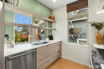 4411 Meridian Avenue N, Seattle, WA 98103 - Photo 14