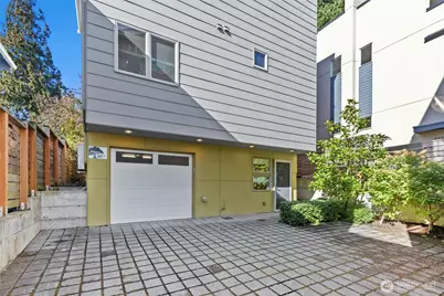 4411 Meridian Avenue N, Seattle, WA 98103 - Photo 2