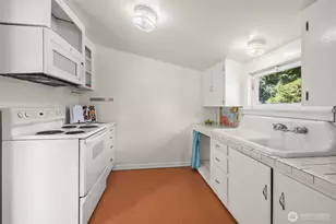 233 W 3rd St, Port Angeles, WA 98362 - Photo 14
