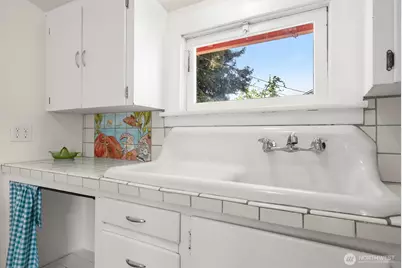 233 W Third Street, Port Angeles, WA 98362 - Photo 16