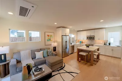13540 39th Avenue NE #C, Seattle, WA 98125 - Photo 2