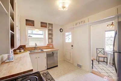 6827 36th Avenue NE, Seattle, WA 98115 - Photo 10