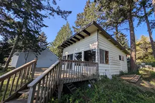 7537 Holiday Blvd, Guemes Island, WA 98221 - Photo 2