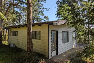 7537 Holiday Blvd, Guemes Island, WA 98221 - Photo 4