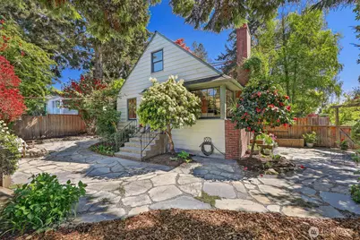 3803 NE 82nd Street, Seattle, WA 98115 - Photo 2