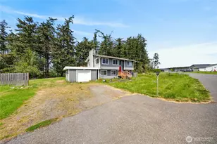945 Walker Ave, Oak Harbor, WA 98277 - Photo 2