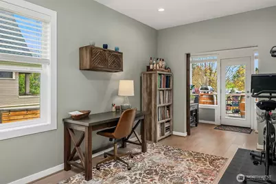 6411 Woodland Place N, Seattle, WA 98103 - Photo 14