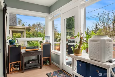 6411 Woodland Place N, Seattle, WA 98103 - Photo 16