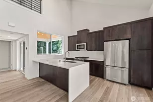 10215 135th Cir NE, Kirkland, WA 98033 - Photo 6