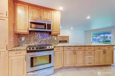 20426 Dayton Avenue N, Shoreline, WA 98133 - Photo 10