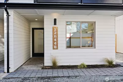 12044 Hiram Place NE #B, Seattle, WA 98125 - Photo 2