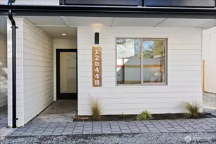 12044 Hiram Pl NE, Seattle, WA 98125 - Photo 2