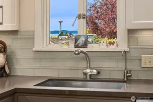 941 11th Ave E, Seattle, WA 98102 - Photo 14