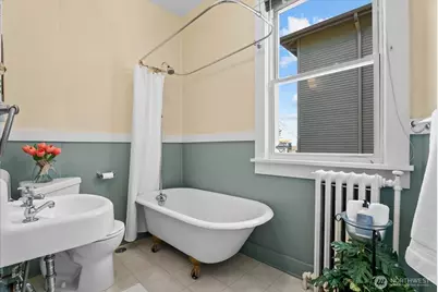 920 4th Avenue N, Seattle, WA 98109 - Photo 18
