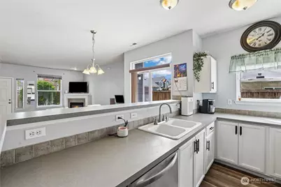 11308 6th Avenue E, Tacoma, WA 98445 - Photo 10
