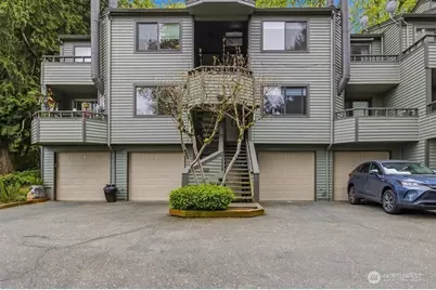 11630 NE 70th Place #Unit D, Kirkland, WA 98033 - Photo 2