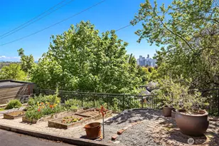 1902 Bigelow Ave N, Seattle, WA 98109 - Photo 16