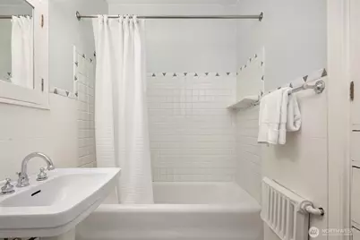 1902 Bigelow Avenue N #403, Seattle, WA 98109 - Photo 14