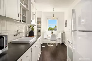 1902 Bigelow Ave N, Seattle, WA 98109 - Photo 8