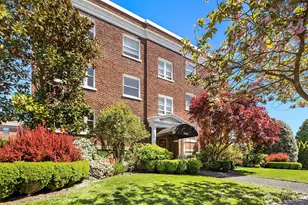 1902 Bigelow Ave N, Seattle, WA 98109 - Photo 22
